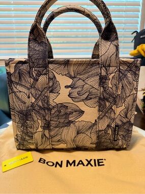 Bon Maxie Small Floral waxed Canvas Tote Bag in Bon Vivant Navy